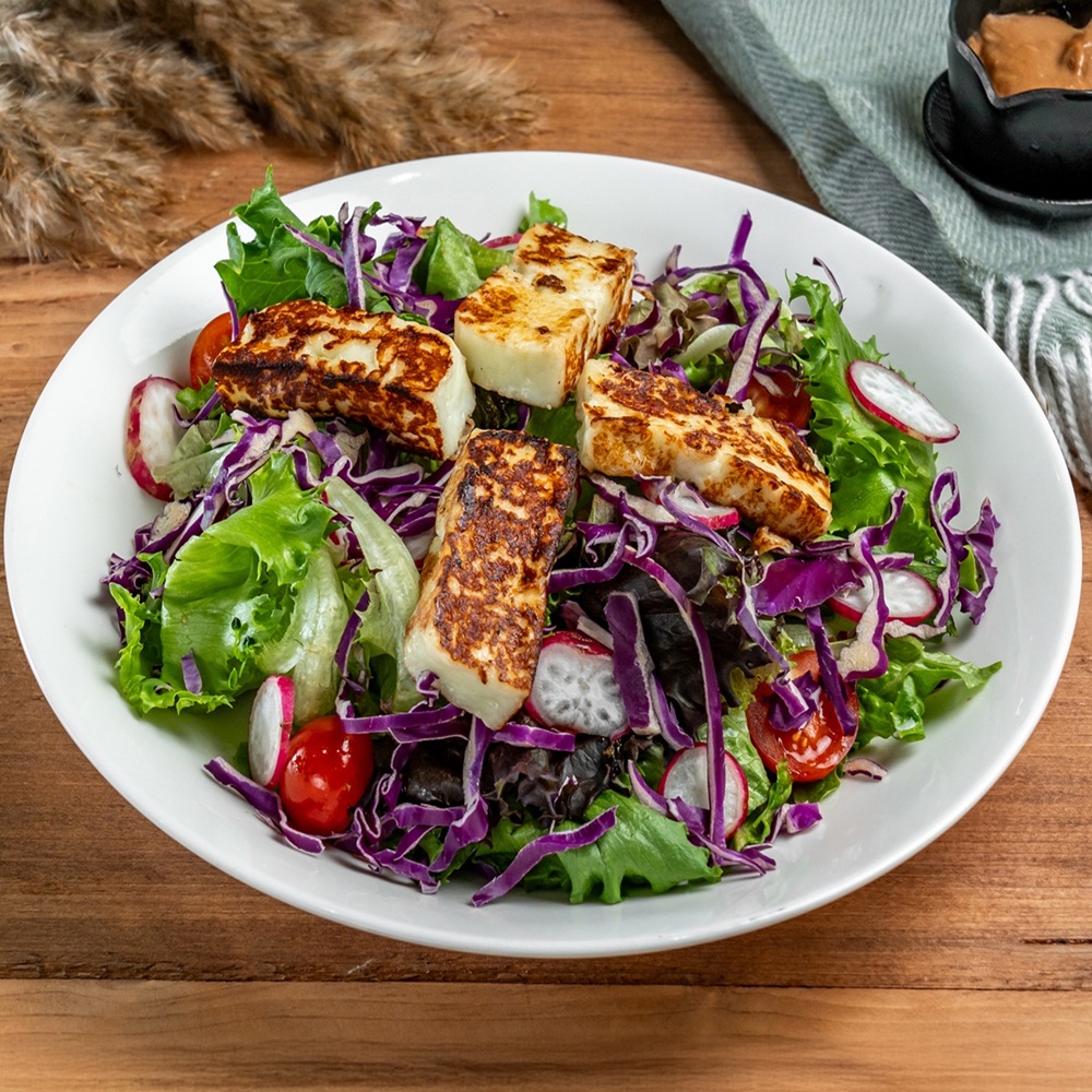 Halloumi salad