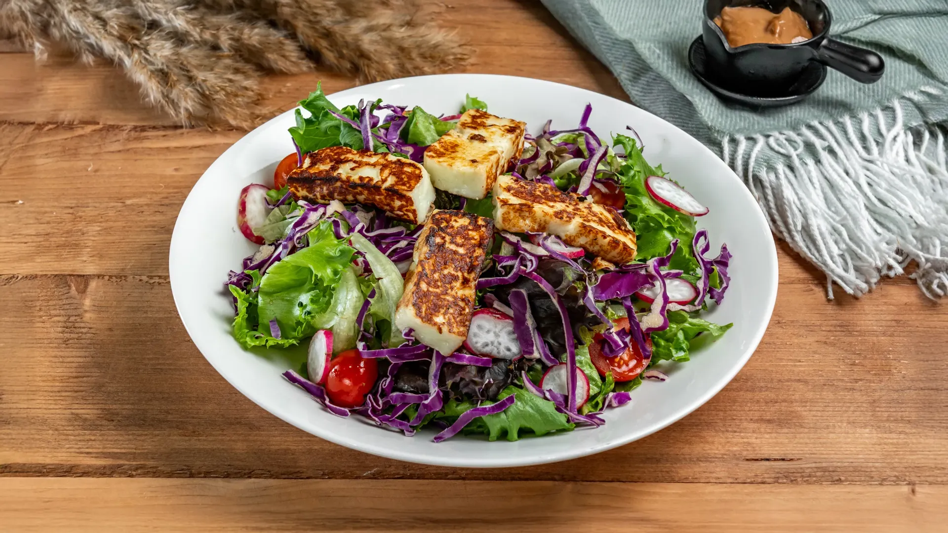 Halloumi salad